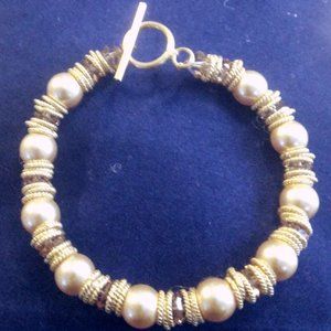 LILLIANS DESIGNS PRESENTS THE LOOK OF BEAUTIFUL SOFT OCEAN PEARLS